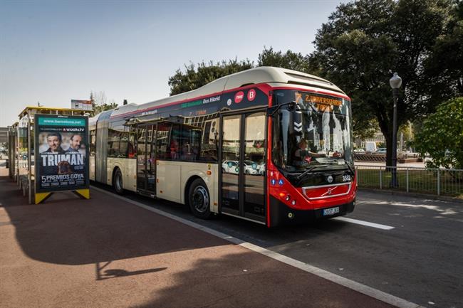 Un autobús de TMB circula por Barcelona | TMB ep un autobustmb circulabarcelona