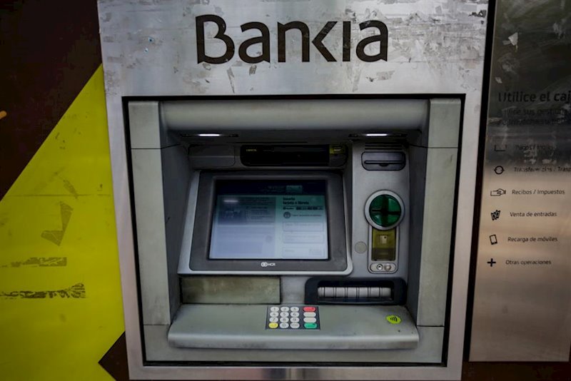 https://img.s3wfg.com/web/img/images_uploaded/4/6/ep_un_cajero_del_banco_bankia.jpg