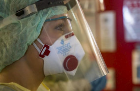 ep una enfermera con traje de proteccion en un hospital aleman