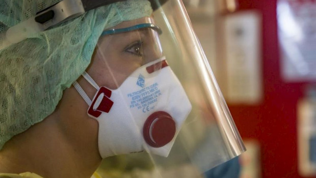 ep una enfermera con traje de proteccion en un hospital aleman