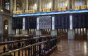 ep valores del ibex 35 en los paneles del palacio de la bolsa de madrid a 25 de febrero de 2022 en