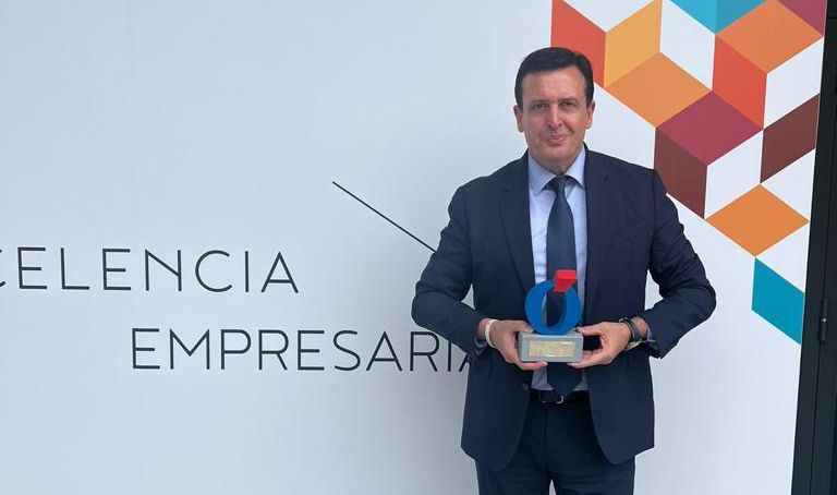 ignacio campoy premios la razon