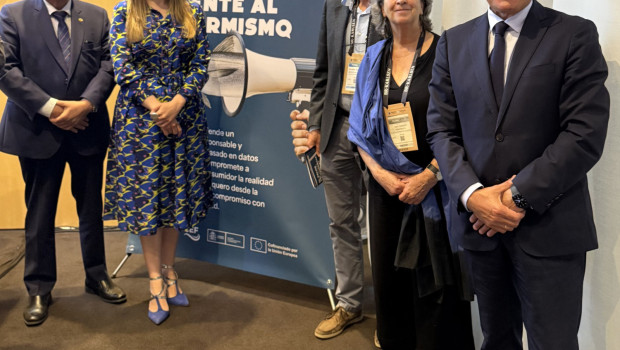 los ponentes con el presidente y el director gerente de anacef 
