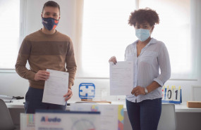 1614243004 foto 1 ceo aiudo firma contrato indefinido cuidadora 1614243004 foto 1 ceo aiudo firma contrato indefinido cuidadora