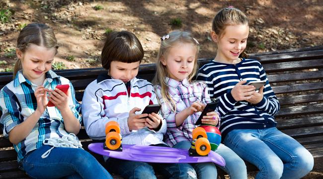 El 40% de los niños menores de 9 años ya tienen Smartphone | ISTOCK - Archivo ep 40 deninos menores9 anostienen smartphone