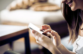 ep archivo   mujer utilizando un smartphone