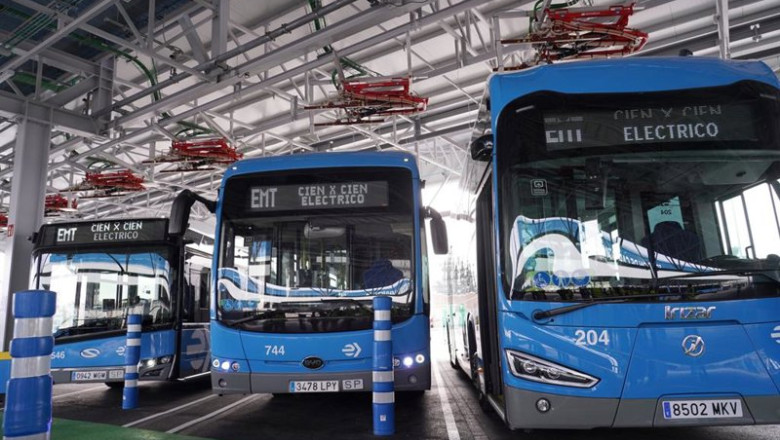 ep archivo   parte de la flota de autobuses electricos de emt madrid