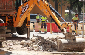 ep archivo   trabajadores de la construccion en una obra en el centro de sevilla