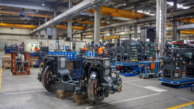 ep archivo   trabajadores en la factoria de talgo