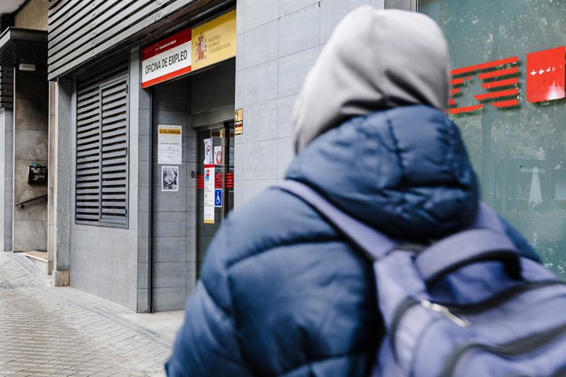 El empleo cae en 270.782 personas, su peor enero desde 2012, y el paro sube en 30.392
