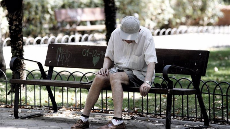 Archivo - Un pensionista descansa en un banco de un parque de Madrid. | Eduardo Parra - Europa Press - Archivo ep archivo un pensionista descansa en un banco de un parque de madrid 20210422114406