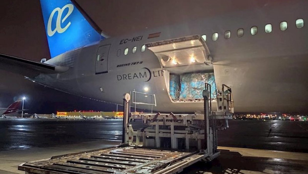 ep avion con material sanitario para la comunitat valenciana