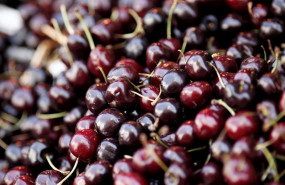 ep cerezas en un mercado
