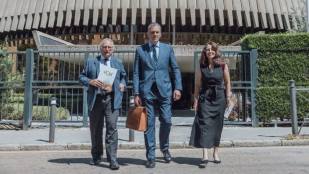 ep diputados de vox a la salida del tribunal constitucional tras presentar un recurso contra el