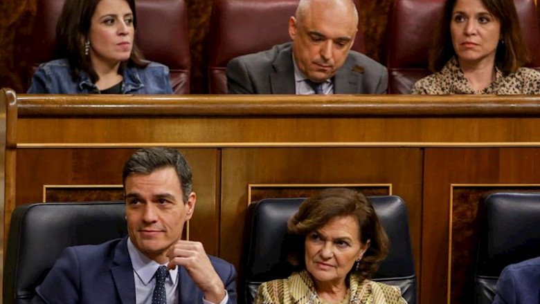 El presidente del Gobierno, Pedro Sánchez, y la vicepresidenta Carmen Calvo durante una sesión del Pleno en el Congreso | Ricardo Rubio - Europa Press ep el presidente del gobierno pedro sanchez y la vicepresidenta carmen calvo durante una sesion del