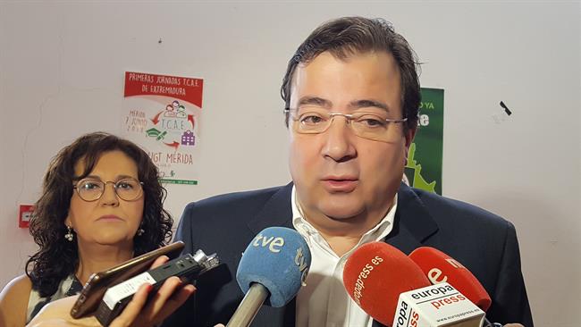 Fernández Vara atiende a los medios | EUROPA PRESS ep fernandez vara atiendelos medios 20180623231101