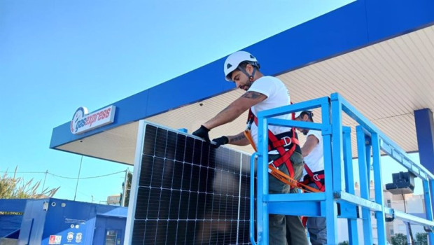 ep instalacion solar para el autoconsumo energetico en una gasolinera de gasexpress
