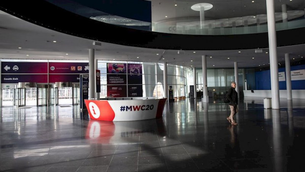 ep interior del pabellon del mobile world congress mwc durante el desmantelamiento de los stands