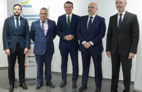 ep julian perez 2 izda junto a jose maria bellido centro y el resto de autoridades asistentes a la