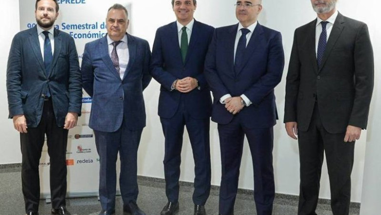 ep julian perez 2 izda junto a jose maria bellido centro y el resto de autoridades asistentes a la