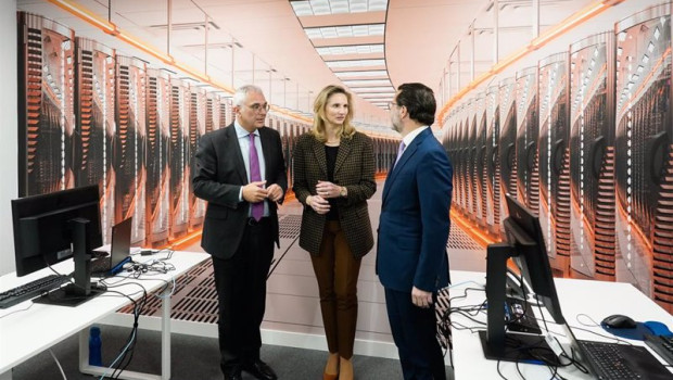 ep la comunidad lanza una oficina para centros de procesamiento de datos y captar 6000 millones de
