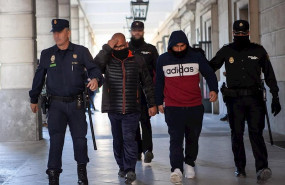 ep la policia conduce a los acusados del triple crimen de dos hermanas