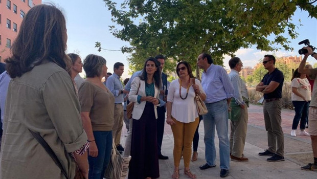 ep la portavoz de vox en la asamblea de madrid rocio monasterio visita el edificio okupado de la