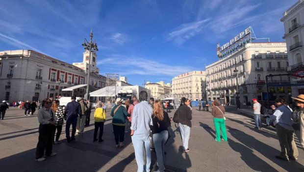 ep los turistas aparecen de nuevo en sol tras el apagon masivo sufrido en espana ep los turistas aparecen de nuevo en sol tras el apagon masivo sufrido en espana