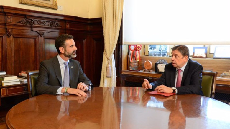 ep reunion del consejero de agricultura pesca agua y desarrollo rural ramon fernandez pacheco y el ep reunion del consejero de agricultura pesca agua y desarrollo rural ramon fernandez pacheco y el