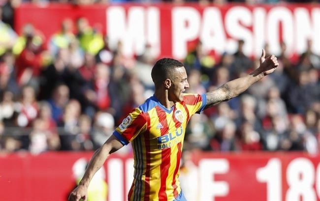 Rodrigo celebra un gol con el Valencia | LALIGA ep rodrigo celebragolvalencia