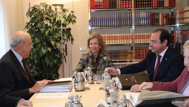 ep su majestad la reina sofia presidiendo la reunion de la fundacion que lleva su nombre en una