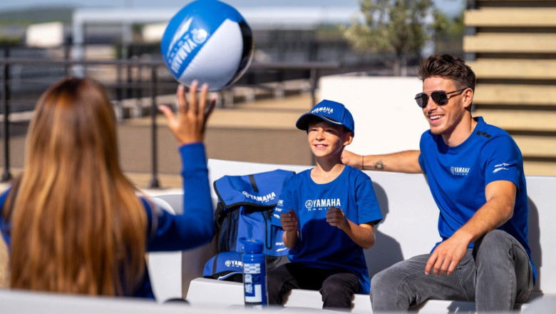 ropa yamaha paddock blue 1 20221130093522 