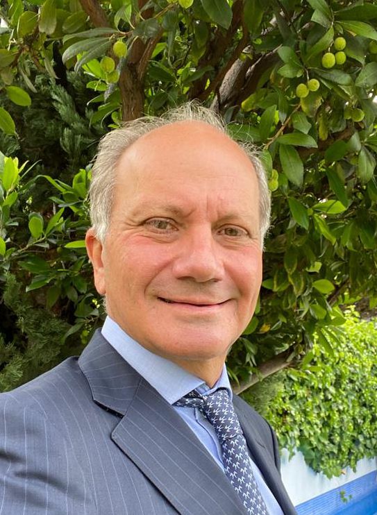 1630569216 foto traje carlos