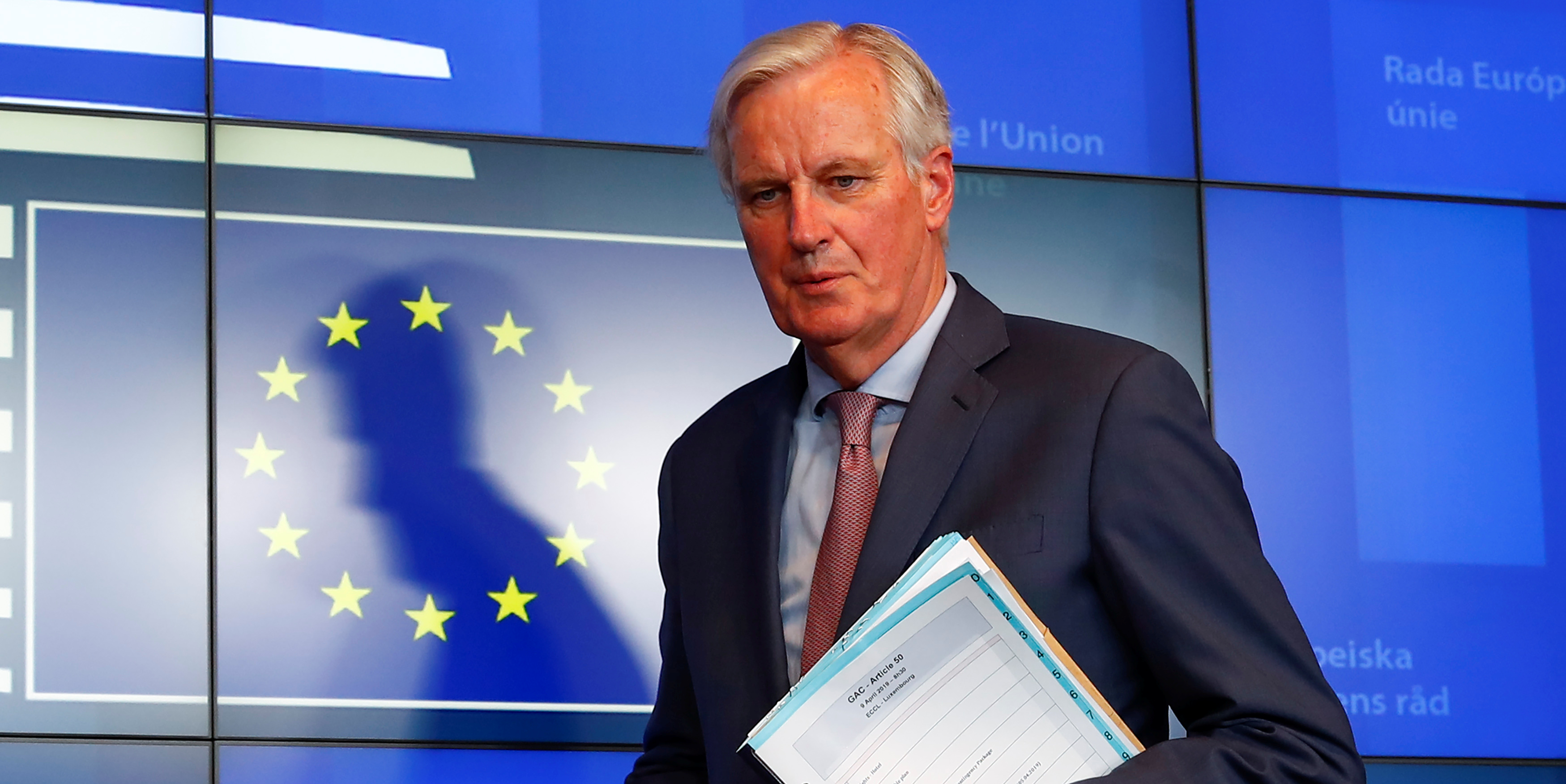 Juncker y Barnier aún creen en el acuerdo sobre el Brexit pese a su dificultad
