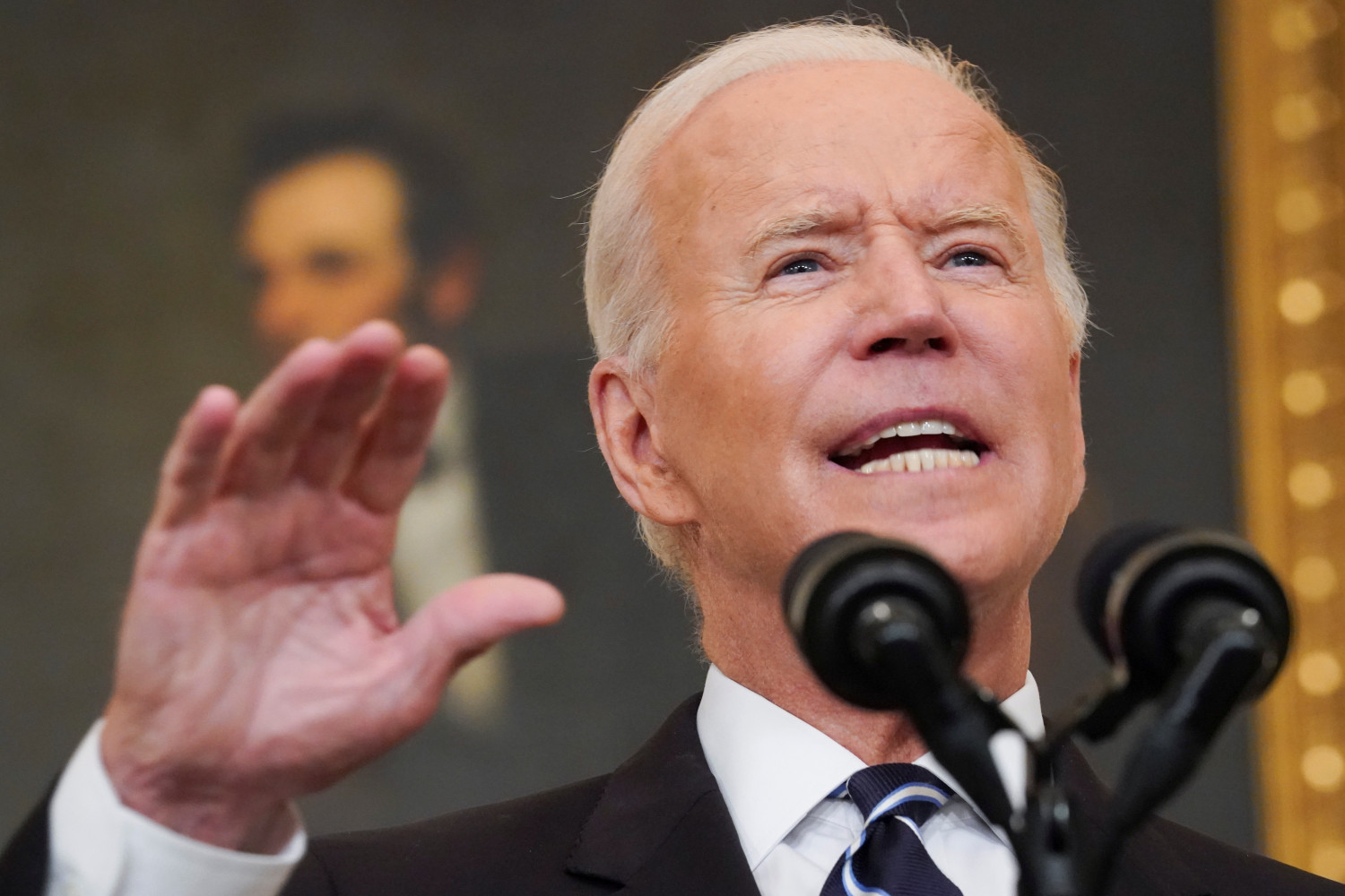 coronavirus biden annonce de nouvelles mesures generalisation des vaccins et des tests 