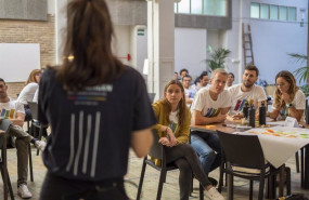 ep archivo   imagen de una charla a estudiantes