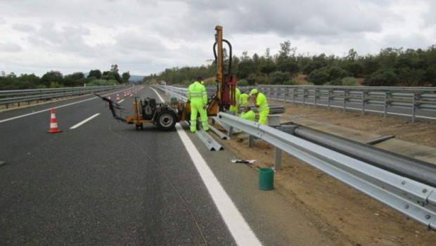 ep archivo operario en una carretera ep archivo operario en una carretera
