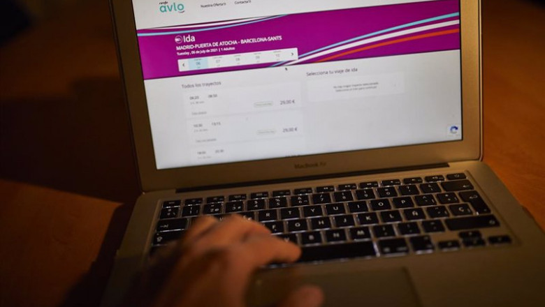 Archivo - Puesta a la venta de billetes de Avlo, de Renfe | Jesús Hellín - Europa Press - Archivo ep archivo - puesta a la venta de billetes de avlo de renfe