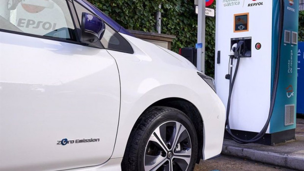 ep archivo   punto de recarga fruto del acuerdo entre nissan y repsol