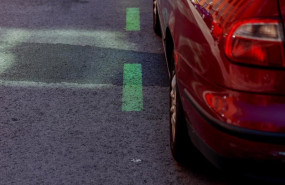 ep archivo un coche aparcado en una calle con zona verde ep archivo un coche aparcado en una calle con zona verde