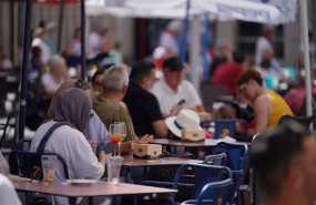 ep archivo   varias personas en la terraza de un bar 20230921100603