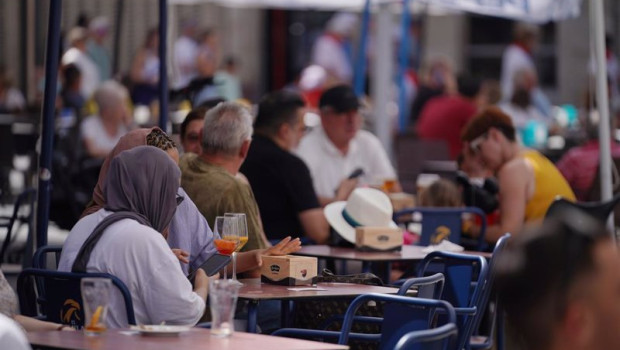 ep archivo   varias personas en la terraza de un bar 20230921100603