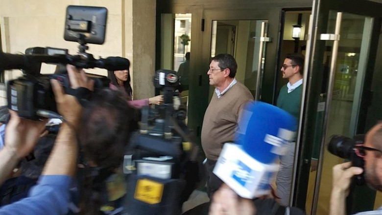 ep cano sale de la audiencia de valencia tras ser absuelto por el crimen de polop
