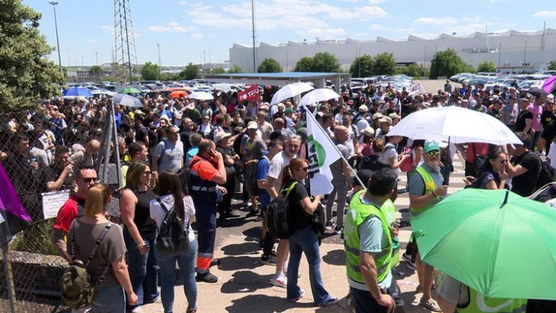 ep concentracion de los trabajadores de renault en la factoria de valladolid para pedir la vuelta a