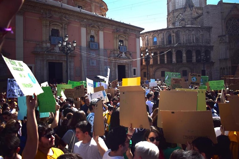 ep concentracion por el clima en valncia en marzo
