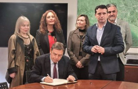 ep el ministro de agricultura pesca y alimentacion luis planas en boiro con representatnes de