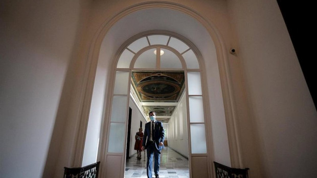 ep el presidente de la junta de andalucia juanma moreno en los pasillos del palacio de san telmo