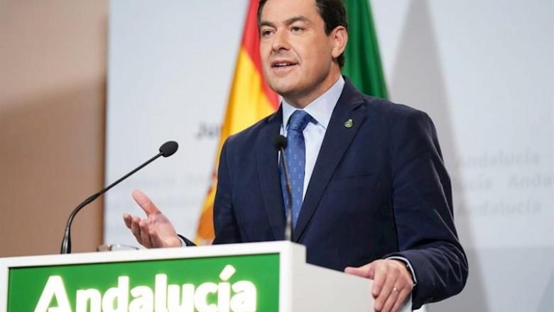 El presidente de la Junta de Andalucía, Juanma Moreno, en una declaración institucional minutos tras la videoconferencia con el presidente del Gobierno, Pedro Sánchez, y el resto de presidentes autonómicos para abordar la evolución del coronavirus | JUNTA DE ANDALUCÍA ep el presidente de la junta de andalucia juanma moreno en una declaracion institucional minutos