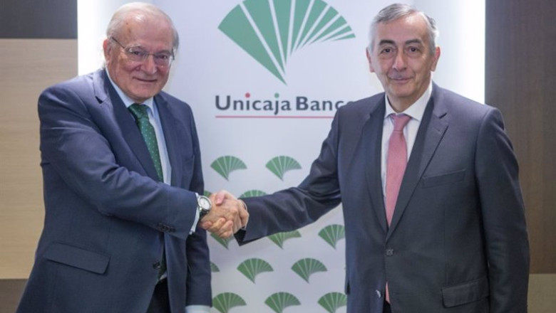 ep el presidente de unicaja banco manuel azuaga y el director general de funcas carlos ocana firman ep el presidente de unicaja banco manuel azuaga y el director general de funcas carlos ocana firman
