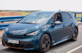 ep el presidente del gobierno pedro sanchez conduce un coche durante la presentacion del proyecto de ep el presidente del gobierno pedro sanchez conduce un coche durante la presentacion del proyecto de